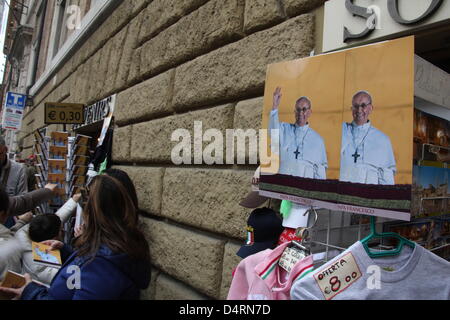 Vatikan-Stadt. 17. März 2013. Der erste Angelus Sonntag Segen von Papst Francis in Sankt Peter Platz, Vatikanstadt, Rom Stockfoto