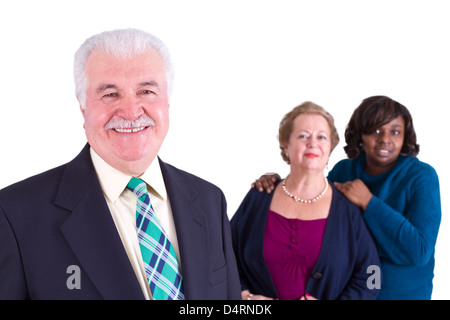 Multikulturelle Gesellschaft Senior Team treuen Pose zu geben. Stockfoto