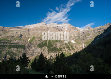 Blick Richtung Monte Perdido aus Llanos De La Larri, Pineta Tal, Provinz Huesca, Aragon, Spanien Stockfoto