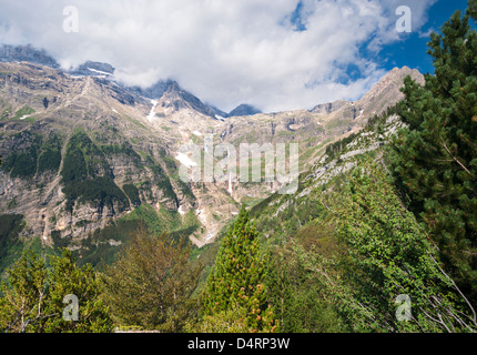 Blick Richtung Monte Perdido aus Llanos De La Larri, Pineta Tal, Provinz Huesca, Aragon, Spanien Stockfoto