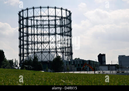 (ILLUSTRATION - DATEI) eine Archivabbildung vom 02. September 2011 zeigt das Gasometer in Berlin-Schoeneberg. Fotoarchiv für Zeitgeschichte, KEIN TELEGRAMM Stockfoto