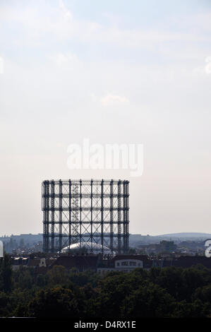 (ILLUSTRATION - DATEI) eine Archivabbildung vom 02. September 2011 zeigt das Gasometer in Berlin-Schoeneberg. Fotoarchiv für Zeitgeschichte, KEIN TELEGRAMM Stockfoto