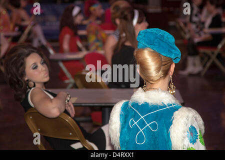 Blackpool, UK. 18. März 2013. Elegante Modelle, Visagisten, und Friseure die Haare & Schönheit, Nord-West-Finale, statt auf die Kaiserin Ballsaal, Wintergardens, Blackpool. Stockfoto