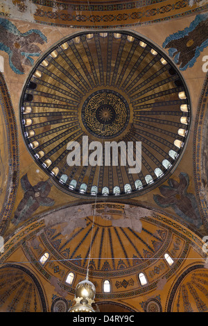 Hagia Sophia, ist eine ehemalige orthodoxen patriarchalischen Basilika, später eine Moschee und heute ein Museum in Istanbul, Türkei. Stockfoto