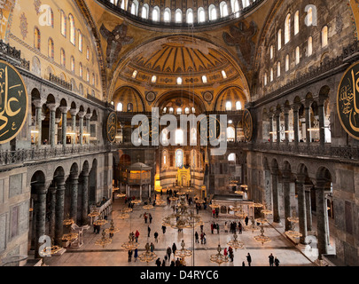 Hagia Sophia, ist eine ehemalige orthodoxen patriarchalischen Basilika, später eine Moschee und heute ein Museum in Istanbul, Türkei. Stockfoto