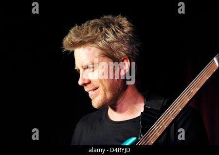 Hollywood, Kalifornien, USA. 18. März 2013. Musiker-KYLE EASTWOOD Peforming bei der Release-Party für seine neue CD mit dem Titel "The View From Here'', Catalina Bar and Grill, Hollywood, CA, USA, März 17, 2013..Credit Bild Cr Scott Mitchell/ZUMA Press (Bild Kredit: Kredit: Scott Mitchell/ZUMAPRESS.com/Alamy Live News) Stockfoto