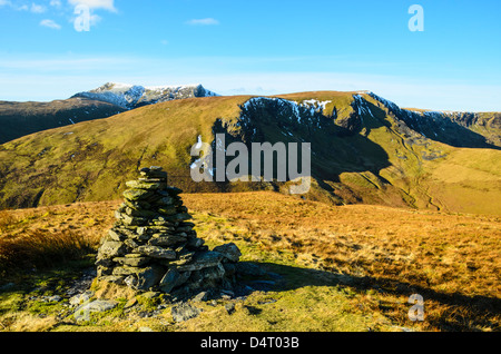 Bannerdale Felsen und Blencathra (aka Saddleback) von Souther fiel im Lake District Stockfoto