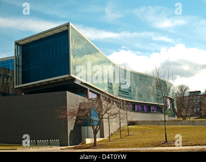 moderne Architektur auf Syracuse University Campus, Syracuse, New York. S.i. Newhouse Schule der öffentlichen Kommunikation Stockfoto