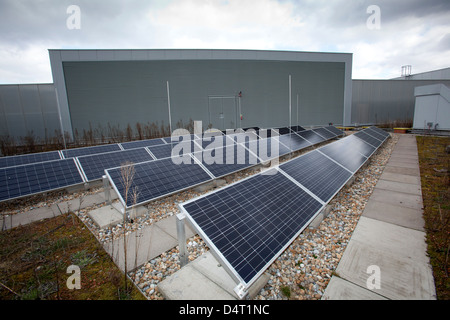 Die braunen Dach auf der Birmingham City Council Büros in Woodcock Straße, Aston, Birmingham, eröffnet im Jahr 2012. Stockfoto