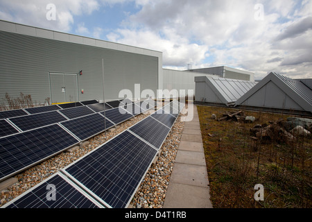 Die braunen Dach auf der Birmingham City Council Büros in Woodcock Straße, Aston, Birmingham, eröffnet im Jahr 2012. Stockfoto