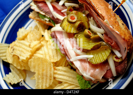 Fleisch-Sandwich mit Gemüse Stockfoto