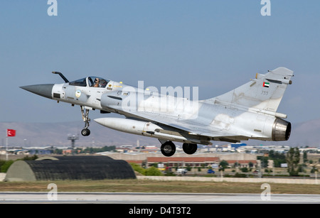 Eine Dassault Mirage 2000-9 der Vereinigte Staaten Luftwaffe startet von Konya Air Base, Türkei. Stockfoto