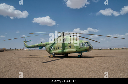 Eine afghanische Luftwaffe MI-17 Hubschrauber auf der Rampe bei Shindand Air Base, Afghanistan. Stockfoto