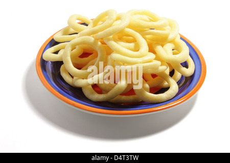 Teller mit Zwiebelringen Stockfoto