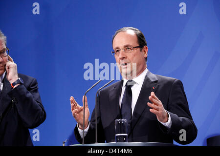 Berlin, Deutschland. 18. März 2013. Angela Merkel, Bundeskanzlerin, José Manuel Barroso, Präsident der EU-Kommission, Präsident Francois Hollande Frankreichs und Leif Johansson, Vorsitzender der European Round Table of Industrialists sprechen über die Wirtschaft. Stockfoto