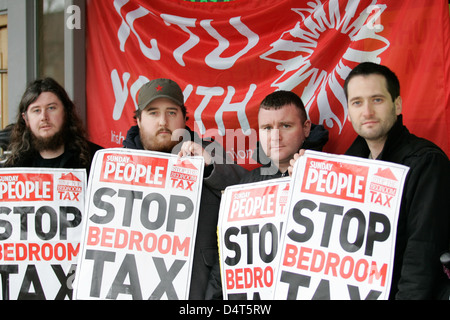 16 / 03 / 2013 Belfast, Nordirland. Menschen versammeln sich vor der Schüler Union building Stockfoto