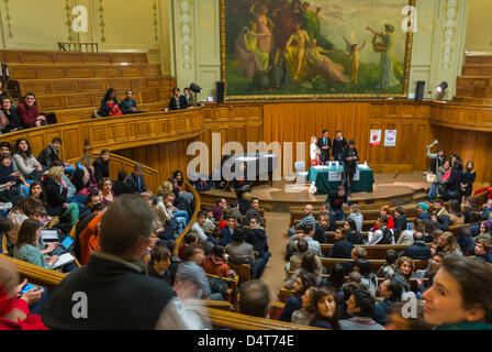 Paris, Frankreich, Französische Schulen: Sorbonne Universität Studenten treffen sich im Amphitheater, überfülltes Klassenzimmer, öffentliche Schule Frankreich Stockfoto