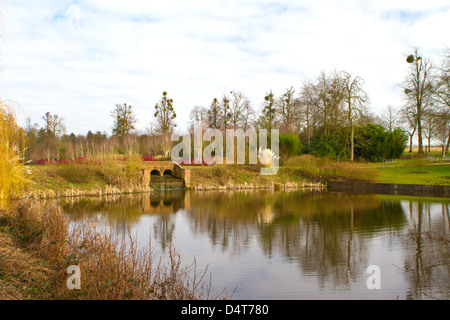 Mark Hall Estate, Braintree, Essex. Blick in den Garten an einem kalten Frühlingstag Stockfoto