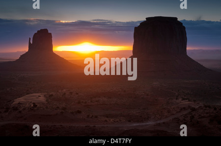 Die berühmten Handschuh-Formationen im Monument Valley, Utah. Stockfoto