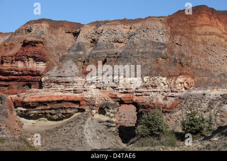 Mangan-Mine am Kap Vani, Insel Milos, Griechenland verlassen. Stockfoto