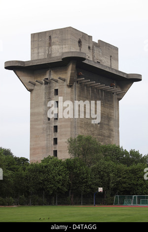 Reste der Flak L-Turm im Augarten, Österreich. Stockfoto