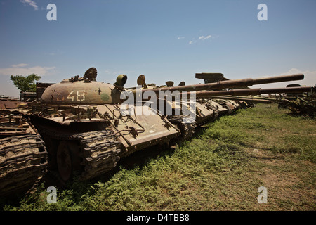 Russischer t-62 Kampfpanzer ruhen in eine Rüstung Schrottplatz in Kunduz, Afghanistan. Stockfoto