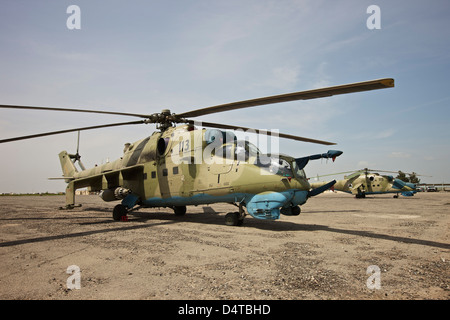 Eine Mi-35-Kampfhubschrauber, betrieben von der afghanischen nationalen Armee Air Corp Airfield Kunduz, Nordafghanistan. Stockfoto