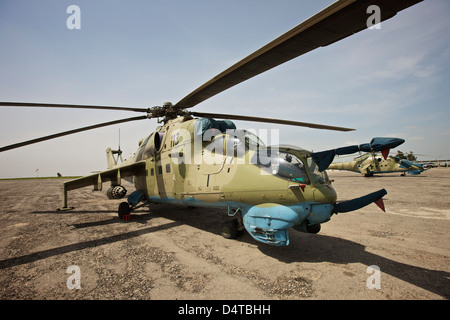 Eine Mi-35-Kampfhubschrauber, betrieben von der afghanischen nationalen Armee Air Corp Airfield Kunduz, Nordafghanistan. Stockfoto