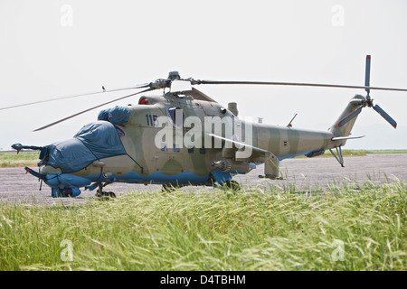 Eine Mi-35-Kampfhubschrauber, betrieben von der afghanischen nationalen Armee Air Corp Airfield Kunduz, Nordafghanistan. Stockfoto