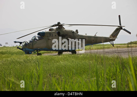 Eine Mi-35-Kampfhubschrauber, betrieben von der afghanischen nationalen Armee Air Corp Airfield Kunduz, Nordafghanistan. Stockfoto