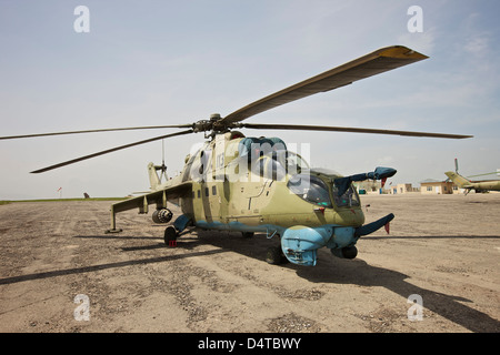 Eine Mi-35-Kampfhubschrauber, betrieben von der afghanischen nationalen Armee Air Corp Airfield Kunduz, Nordafghanistan. Stockfoto