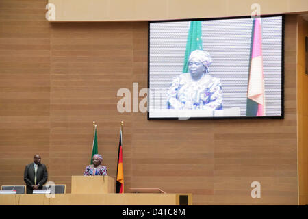 Addis Abeba, Äthiopien – März 18: Dr. Nkosazana Dlamini-Zuma, Vorsitzende der AUC, verleiht eine Begrüßungsrede H.E Joachim Gauck, Präsident der Bundesrepublik Deutschland in Addis Abeba, Äthiopien am 18. März 2013 Stockfoto