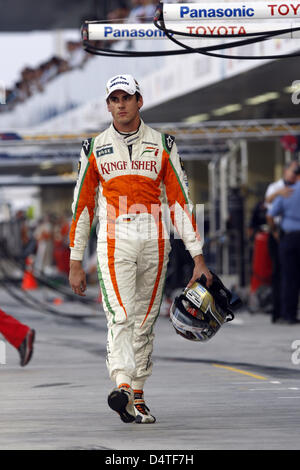 Deutsche Force-India-Pilot Adrian Sutil der abgebildeten während des Qualifyings am Yas Marina Circuit in Abu Dhabi, Vereinigte Arabische Emirate, 31. Oktober 2009. Die Abu Dhabi Grand Prix findet am 1. November 2009 statt. Foto: AP Pool Kamran Jebreili Stockfoto