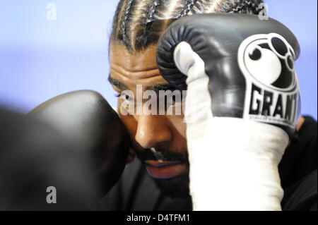 Britische Schwergewichts-Boxer David Haye im Bild beim öffentlichen Training in einem Einkaufszentrum in Nürnberg, 3. November 2009. Haye wird russische WBA-Schwergewichts-Champion Valuev in der Arena Nürnberger Versicherung am 7. November 2009 herausfordern. Foto: DAVID EBENER Stockfoto