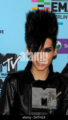 Bill Kaulitz von der deutschen Band Tokio Hotel stellt bei einem Foto-Shooting bei den MTV Europe Music Awards in der O2 World in Berlin, Deutschland, 5. November 2009. MTV wählte Berlin 2009 markiert den 20. Jahrestag des Falls der Berliner Mauer für die Zeremonie. Foto: Soeren Stache Stockfoto