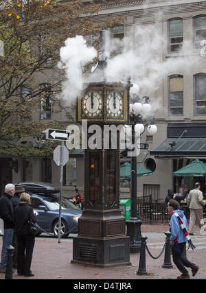 Die Dampfuhr, die durch eine Dampfmaschine angetrieben wird ist eine der Sehenswürdigkeiten in Gastown, das alte Stadtzentrum von Vancouver, Kanada, 28. Oktober 2009. Die XXI Olympischen Winterspiele dauert vom 12. bis 28. Februar 2010 in Vancouver, Kanada statt. Die meisten Wettbewerbe erfolgt in Whistler rund 125 km nördlich von Vancouver liegt. Foto: Frank Rumpenhorst Stockfoto