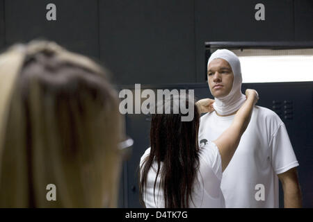 Das undatierte Handout Bild zeigt deutsche Fußball internationale Michael Ballack während der Dreharbeiten eine Adidas Werbespot in New Jersey der deutschen Fußball-Nationalmannschaft für die FIFA WM 2010, die in Südafrika in Herzogenaurach, Deutschland stattfinden wird. Der deutsche Fußball-Bund (DFB) und Lieferant Adidas präsentiert die Trikots am 10. November 2009. Foto: n. Chr. Stockfoto