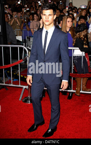 Schauspieler Taylor Lautner kommt bei der Weltpremiere des Films "Twilight: New Moon" Bruin und Dorf Theater in Westwood, Los Angeles, USA, 16. November 2009. Foto: Hubert Boesl Stockfoto