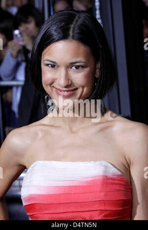 Schauspielerin Julia Jones kommt bei der Weltpremiere des Films "Twilight: New Moon" Bruin und Dorf Theater in Westwood, Los Angeles, USA, 16 16. November 2009. Foto: Hubert Boesl Stockfoto