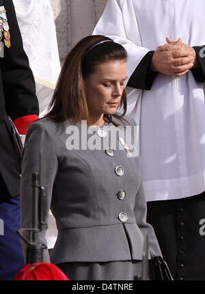 Prinzessin Stephanie von Monaco verlässt die Kathedrale nach der Teilnahme an der jährlichen traditionellen Thanksgiving-Messe im Rahmen von Monaco? s Feierlichkeiten zum Nationalfeiertag in Monte Carlo, Monaco, 19. November 2009. Foto: Albert Nieboer (Niederlande) Stockfoto