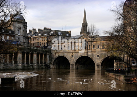 Gesamtansicht der Pulteney Bridge in Bad Nov 2009 Stockfoto