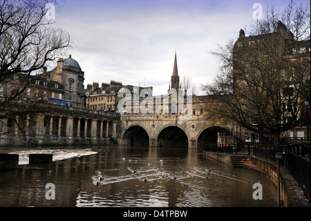 Gesamtansicht der Pulteney Bridge in Bad Nov 2009 Stockfoto