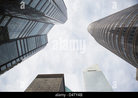 Niedrigen Winkel Ansicht der Wolkenkratzer Stockfoto