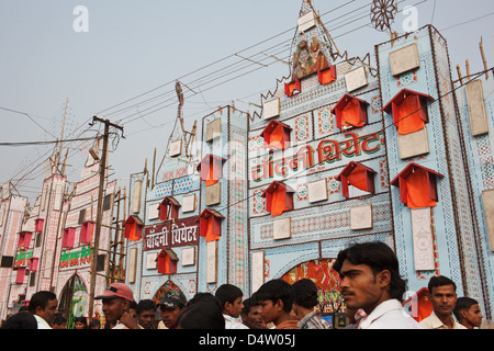 Theater-Fassade im Sonepur Mela, Bihar, Indien Stockfoto