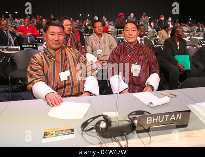 Die Delegation aus Bhutan besucht die feierliche Eröffnung der Konferenz der Minister bei der UN-Weltklimakonferenz in Kopenhagen, Dänemark, 15. Dezember 2009. Die Konferenz ist die entscheidende Phase getreten. Foto: KAY NIETFELD Stockfoto