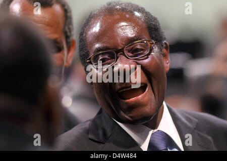 Präsident von Simbabwe, Robert Mugabe besucht die feierliche Eröffnung der Konferenz der Minister bei der UN-Weltklimakonferenz in Kopenhagen, Dänemark, 15. Dezember 2009. Die Konferenz ist die entscheidende Phase getreten. Foto: KAY NIETFELD Stockfoto