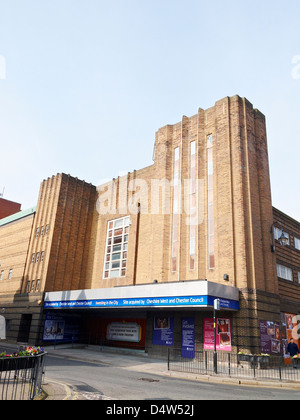 Das ehemalige Odeon-Kino wird in einem Theater, Chester Cheshire UK, umgestellt Stockfoto