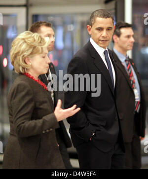 Der U.S.-Präsident Barack Obama Und Seine Außenministerin Hillary Clinton Verlassen bin Freitag (18.12.2009) Auf der UN-Klimakonferenz in Kopenhagen Nach Einem Treffen Mit Merkel Und Anderen Regierungschefs Einen Bankettraum. Regierungschefs aus der rohen Welt Beraten Hier Über Ein Neues Klimaabkommen. Foto: Kay Nietfeld dpa Stockfoto