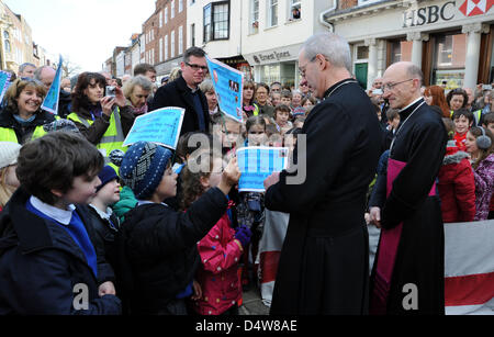 Chichester, Sussex, UK. 19. März 2013.  Der Erzbischof von Canterbury Justin Welby während einen Rundgang um Chichester Stockfoto