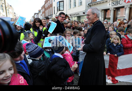 Chichester, Sussex, UK. 19. März 2013.  Der Erzbischof von Canterbury Justin Welby während einen Rundgang um Chichester Stockfoto